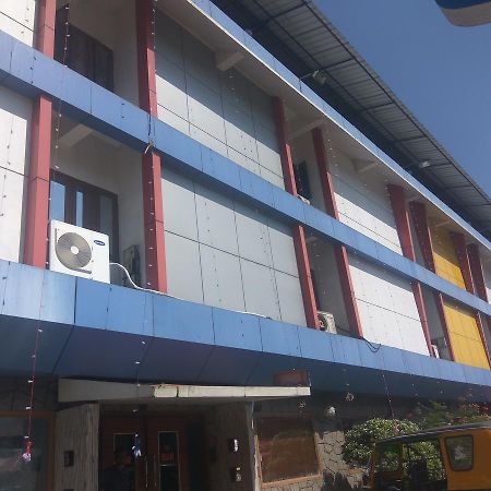Hotel Malika Residency Ettumanoor Kültér fotó