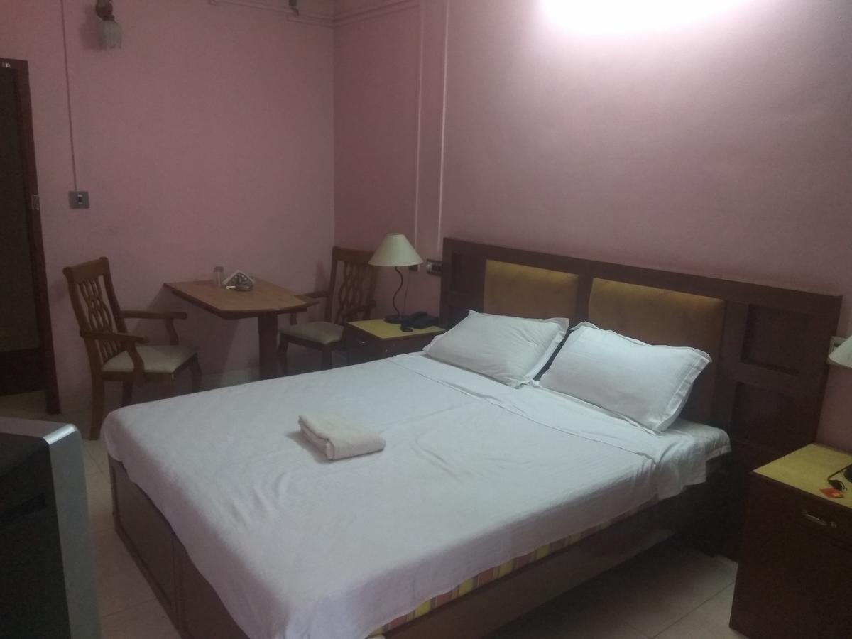 Hotel Malika Residency Ettumanoor Kültér fotó