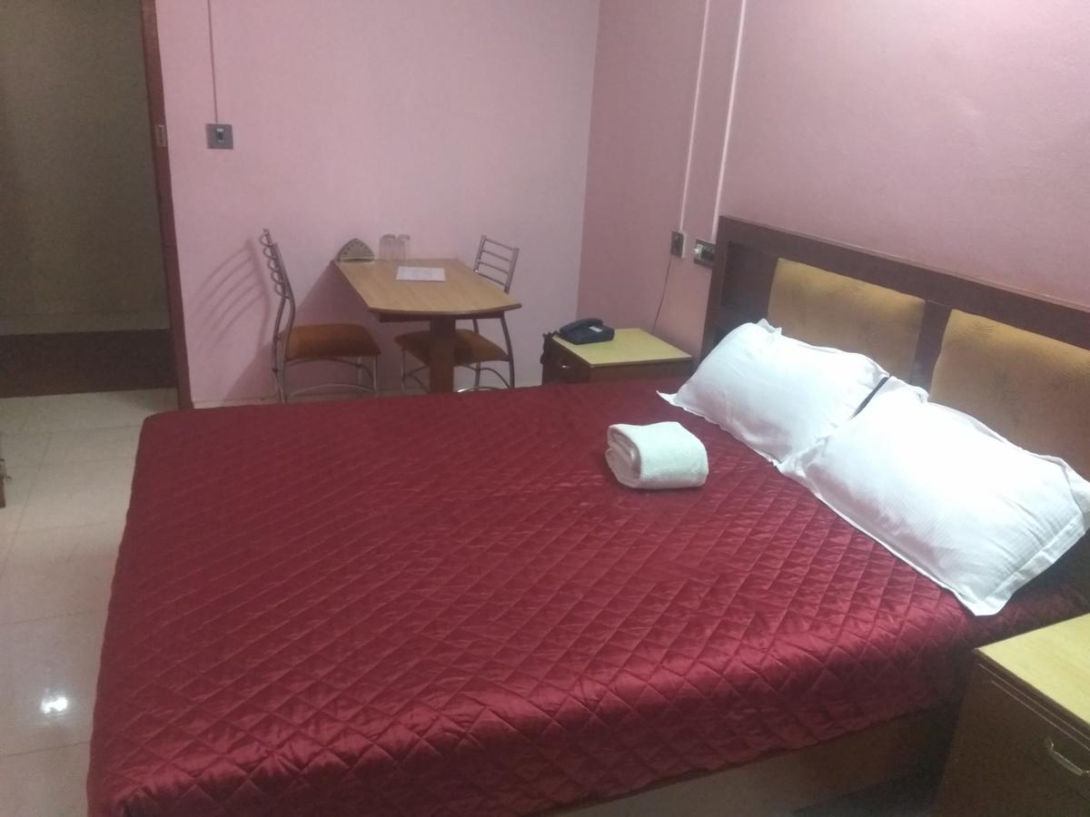 Hotel Malika Residency Ettumanoor Kültér fotó
